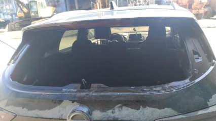 Belediye Başkanı'nın aracının camı kırıldı, pankartı kurşunlandı