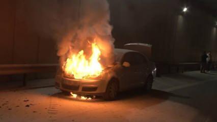Kadıköy'de otomobil alev alev yandı!