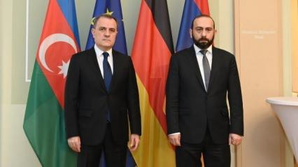 Azerbaycan'la Ermenistan arasındaki barış görüşmeleri başladı
