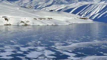 Soğuklar etkili olunca Hakkari'deki Dilimli Barajı kısmen dondu