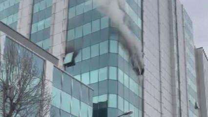 Zeytinburnu'nda iş merkezinde yangın: 1 yaralı