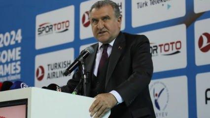 Bakan Bak, para halterci Nazmiye Muratlı'yı tebrik etti