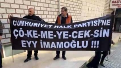 Cemevi önünde toplanan CHP'li grup İmamoğlu'nu protesto etti!