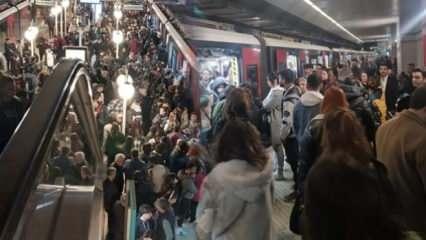 İstanbul'dan farkı kalmadı! İzmir halkının metro isyanı: Vatandaşlar işe geç kaldı