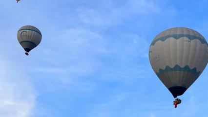 Sıcak hava balonları Türk bayraklarıyla süzüldü