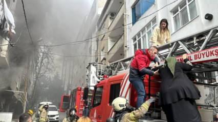 Esenyurt'ta beş katlı binada yangın: Müdahale ediliyor!