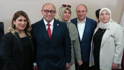 Görenler yeni belediye başkanı Mustafa Kara'yı ikizi ile karıştırıyor