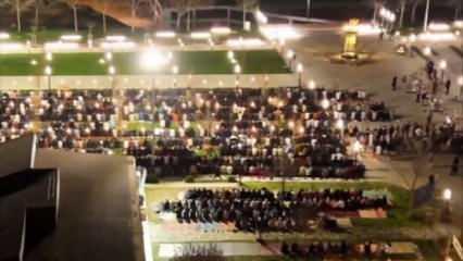 İTÜ'lü gençler iftar sonrası kampüste cemaatle akşam namazı kıldı