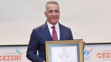 Sultangazi Belediye Başkanı Abdurrahman Dursun mazbatasını aldı