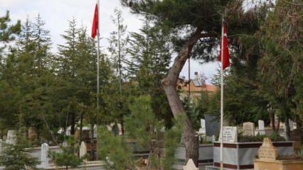 Şehit mezarlarında 'Türk bayrağı yok' iddiası yalan çıktı