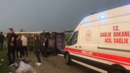 Kozan'da yolcu minibüsü devrildi: Çok sayıdàyaralı var
