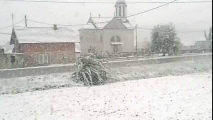 Bosna'da nisanda kar yağdı