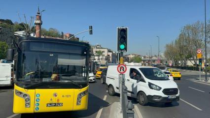 Eminönü'nde İETT otobüsü arızalandı, trafik felç oldu
