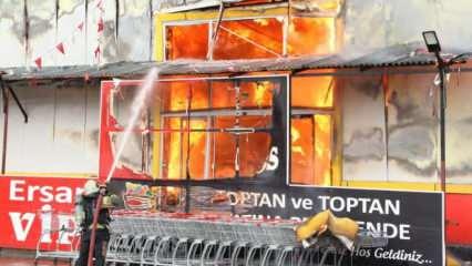 Kocaeli'de market deposunda yangın: Alevler her yeri sardı