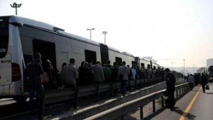 Metrobüs 15 Temmuz Şehitler Köprüsü girişinde arızalandı