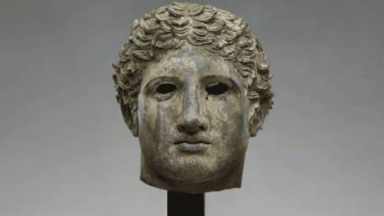ABD'ye kaçırılan antik bronz baş Türkiye'ye iade edildi