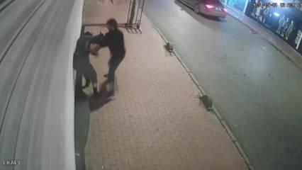 Fatih'te korku dolu anlar! Kadına yumruk ve kafa atıp çantasını gasp etti...
