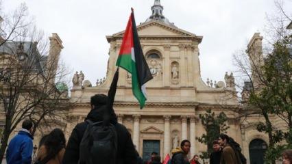Fransa'nın Sorbonne Üniversitesinde Filistin'e destek gösterisi