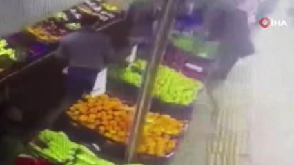 Market sahibinden hırsıza meyve dayağı! Tekme tokat daldı