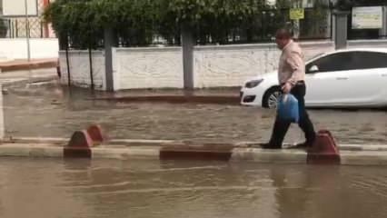 Siirt’te sağanak yağış! Cadde ve sokaklar suyla doldu