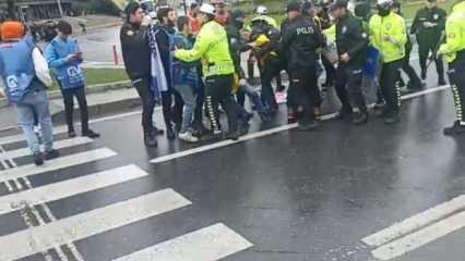Taksim Meydanı'na yürümek isteyen gruba polis müdahalesi