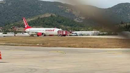 Antalya'da büyük panik! Yolcu uçağı gövdesinin üzerine iniş yaptı, işte ilk kareler