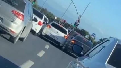 Bakırköy'de makas atarak ilerleyen otomobil kaza yaptı