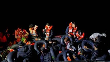 Çeşme açıklarında lastik bot içerisinde 45 düzensiz göçmen yakalandı