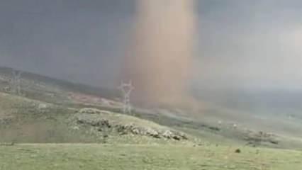 Erzurum'da hortum oluştu: Evlerin çatıları zarar gördü