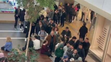 İstanbul'da indirimli telefon kuyruğu! Saatlerce beklediler...