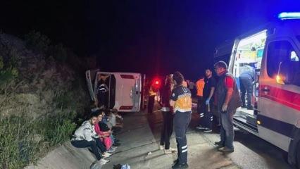 Öğrencileri taşıyan midibüs şarampole uçtu: 25 yaralı