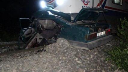 Trenin altında kalan otomobilin sürücüsü hayatını kaybetti
