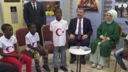 Bakan Koca paylaştı: Nijeryalı çocuklar İstiklal Marşı'nı okudu