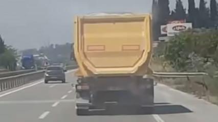 Bursa’da skandal görüntü! Dorsedeki kumları dökerek yolda ilerledi