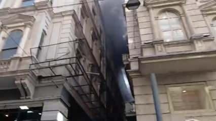 İstiklal Caddesi'nde iş yerinde yangın çıktı