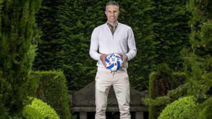Robin van Persie yeni takımına imzayı attı