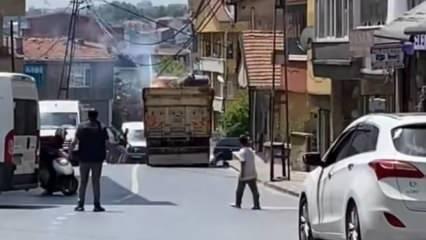 Sarıyer'de kamyon elektrik kablolarını kopardı