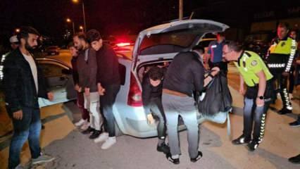 Otomobilde 14 düzensiz göçmen yakalandı