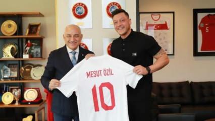 Mesut Özil'den TFF Başkanı Mehmet Büyükekşi'ye ziyaret