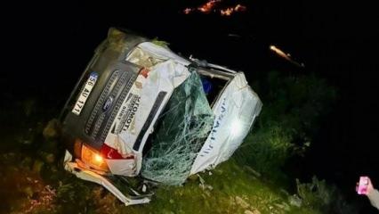 Siirt'te minibüs şarampole yuvarlandı: 1'i ağır 3 yaralı
