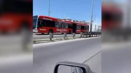 İstanbul'da seyir halindeki metrobüste çıkan yangın söndürüldü