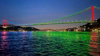 İstanbul'da köprüler Azerbaycan bayrağının renkleriyle ışıklandırıldı