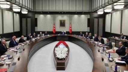 Mehmet Şimşek'ten tüm bakanlara not: Tek tek masasına bıraktı
