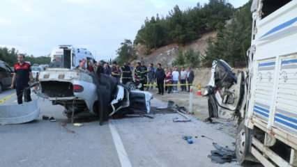 Nişan alışverişi dönüşü kaza: 3 ölü, 2 yaralı