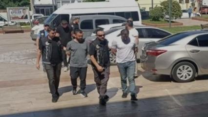 Polis çevirdi, otomobilden tam 4 kilo uyuşturucu çıktı!