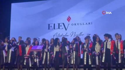 Cemal Reşit Rey Konser Salonu&rsquo;nda dev ekran insanların &uuml;zerine devrildi