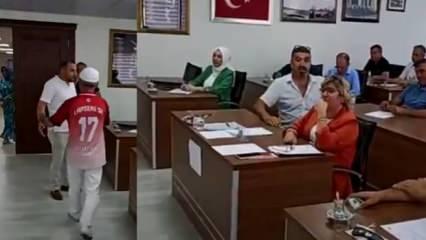 İYİ Partili Lapseki Belediyesinde tartışmalı isim Belediye Meclisini bastı! 