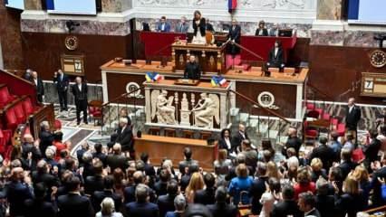 Zelenskiy'nin Fransız Ulusal Meclisine davet edilmesi Macron karşıtlarının tepkisini çekti