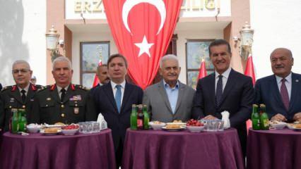 Binali Yıldırım memleketi Erzincan’da bayramlaşma programına katıldı