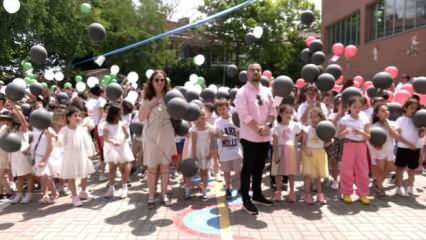 Gazze'deki çocukların anısına karne bağlı balonlar gökyüzüne bırakıldı